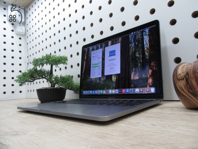 Apple Macbook 13 M1 Pro Touchbar - 2020 - Használt, szép állapot
