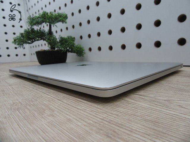  Apple Macbook 13 M1 Pro Touchbar - 2020 - Használt, megkímélt