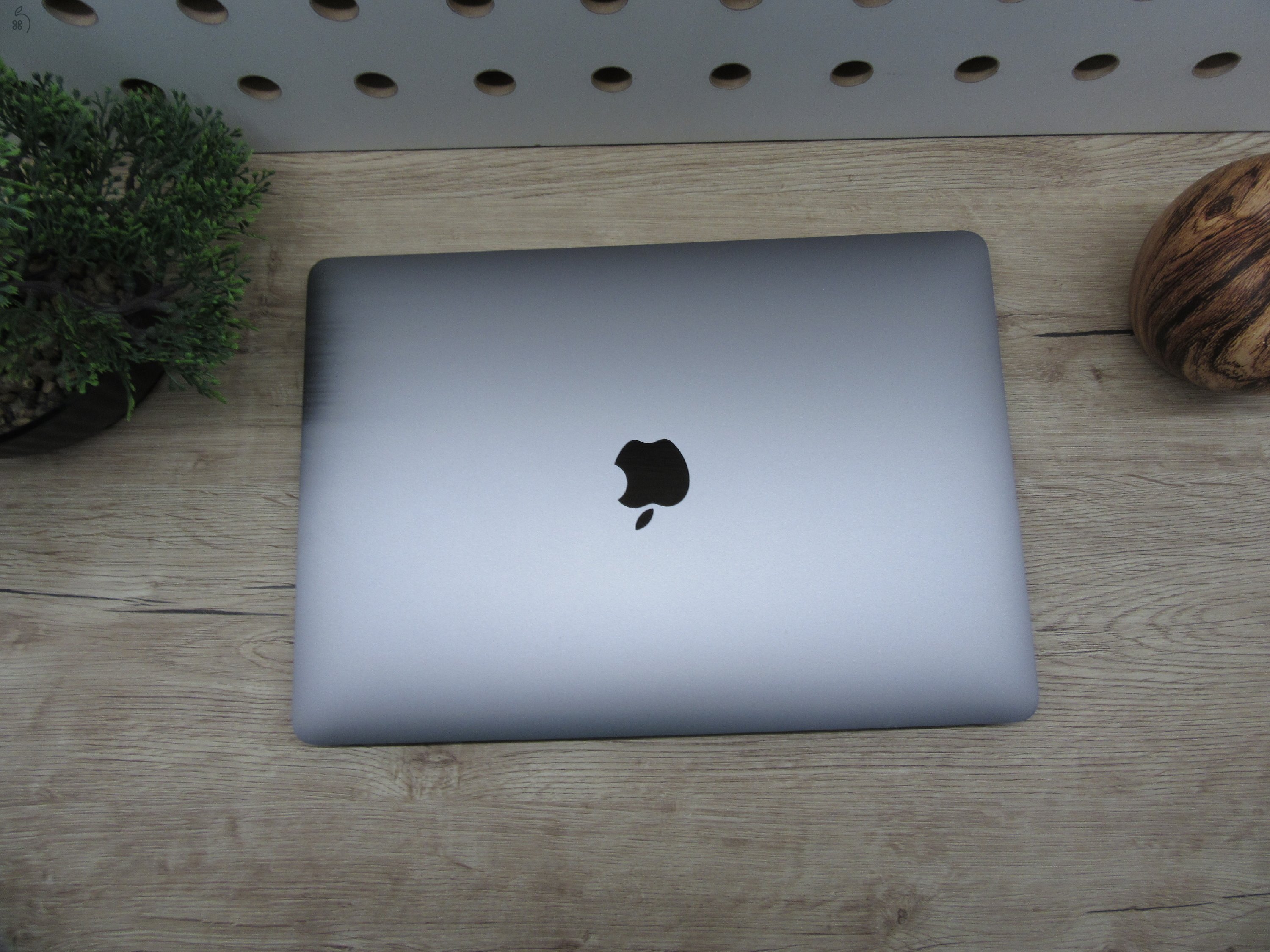  Apple Macbook 13 M1 Pro Touchbar - 2020 - Használt, karcmentes 