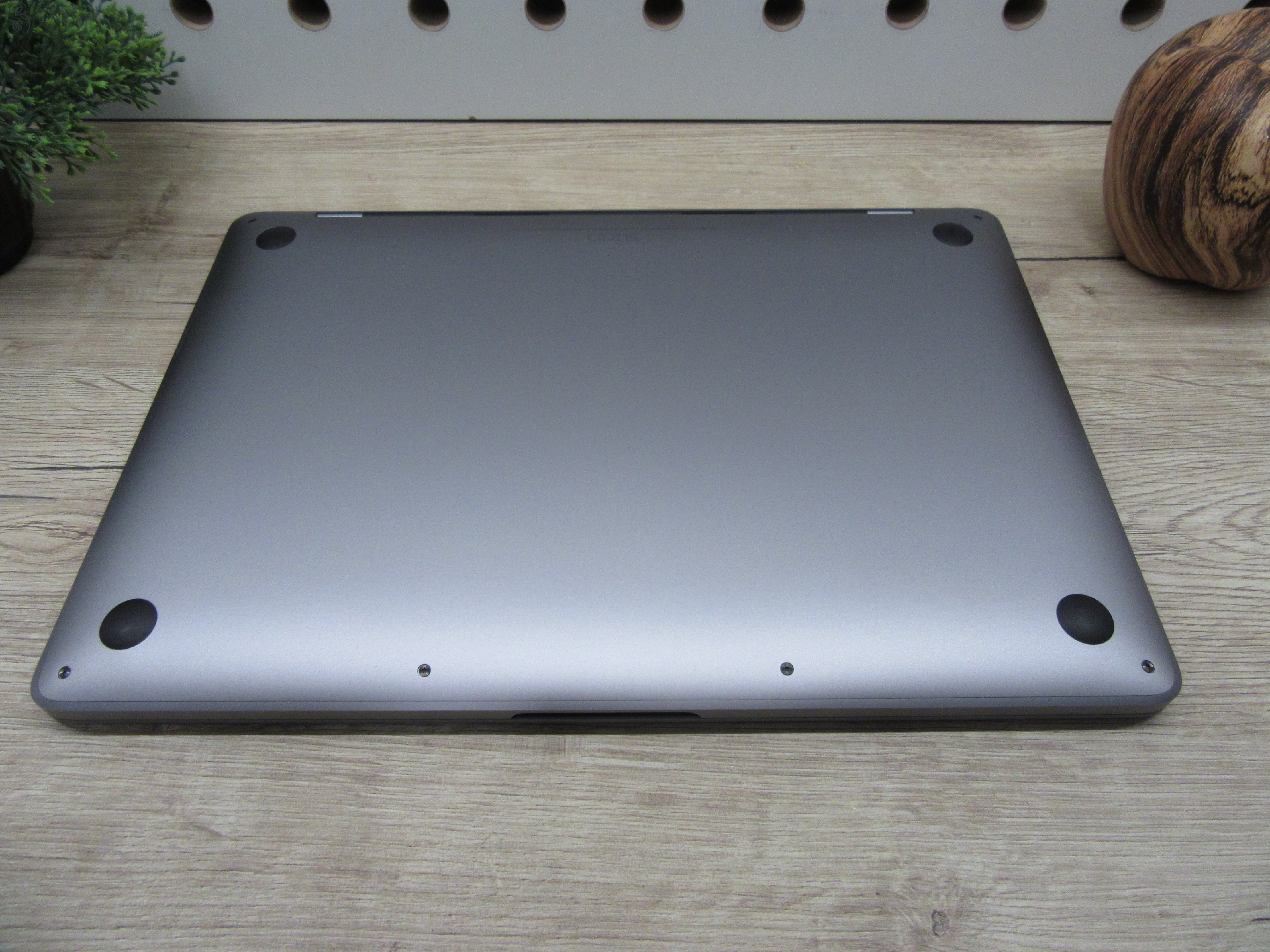  Apple Macbook 13 M1 Pro Touchbar - 2020 - Használt, karcmentes 