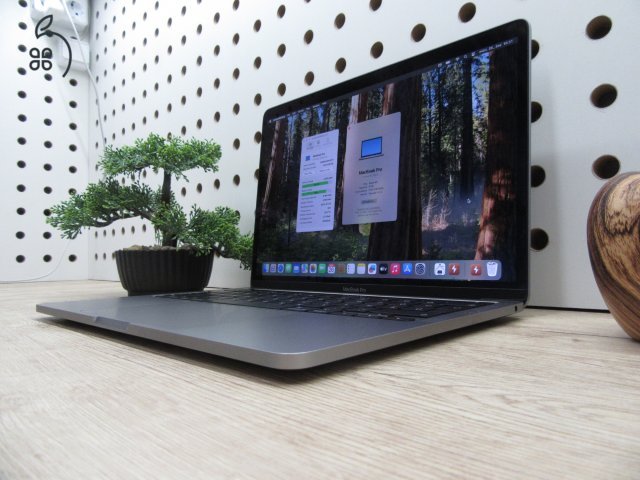  Apple Macbook 13 M1 Pro Touchbar - 2020 - Használt, karcmentes 