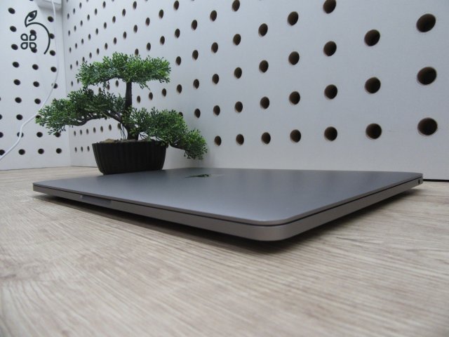  Apple Macbook 13 M1 Pro Touchbar - 2020 - Használt, karcmentes 
