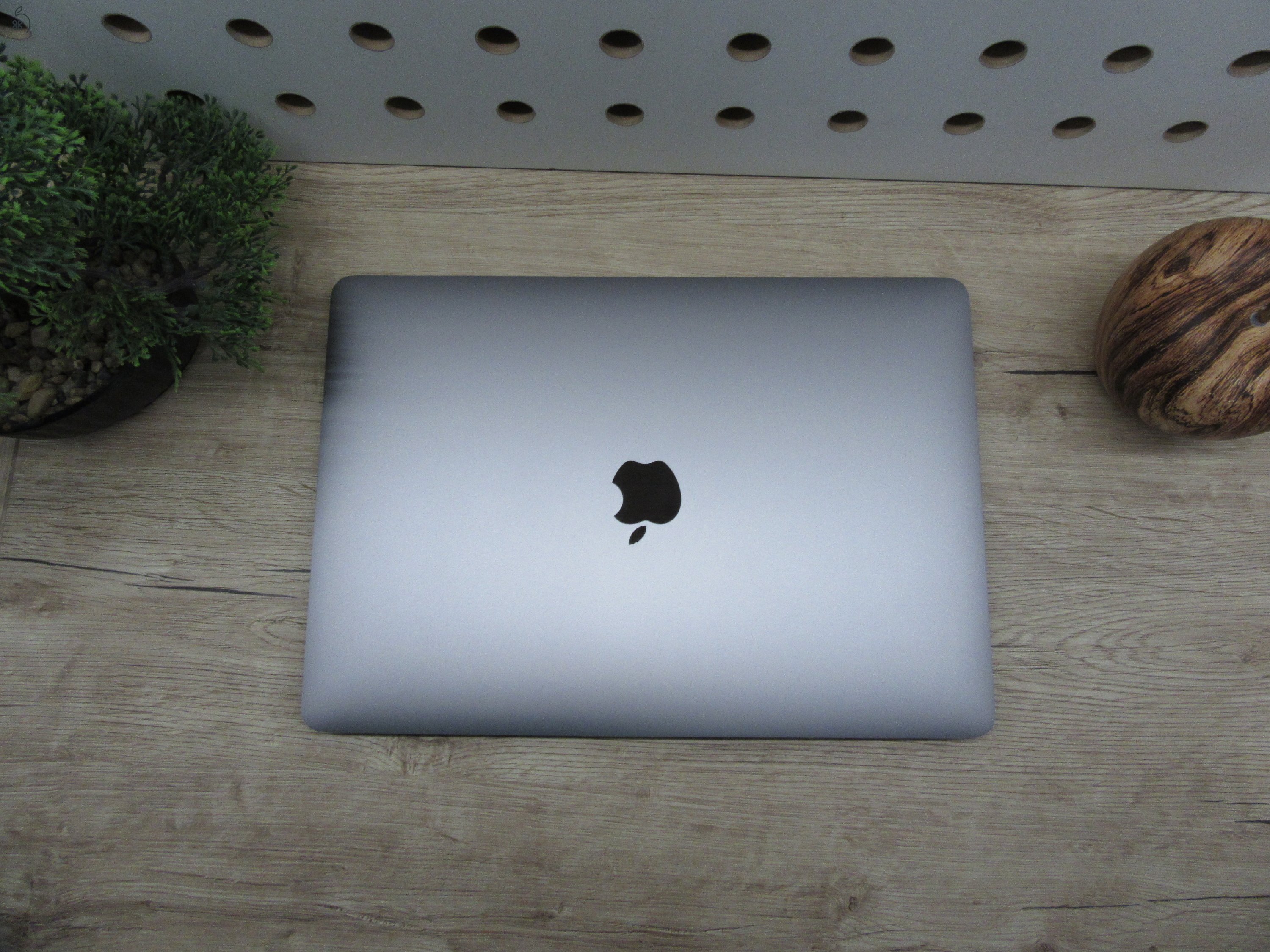  Apple Macbook 13 M1 Pro Touchbar - 2020 - Használt, karcmentes 