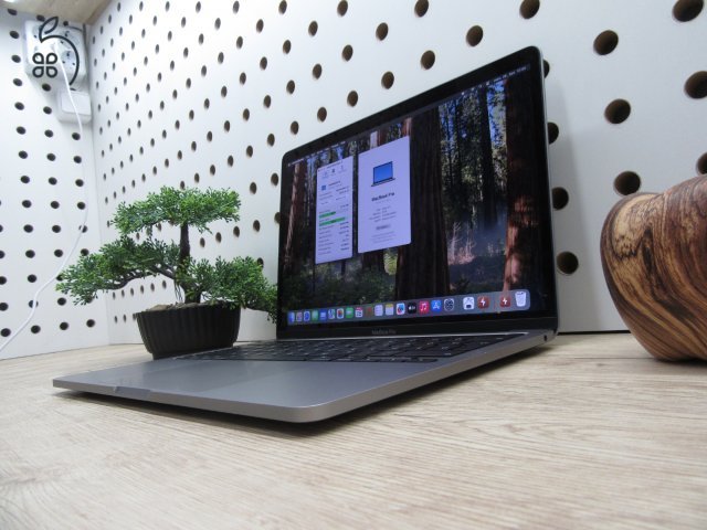 Apple Macbook 13 M1 Pro Touchbar - 2020 - Használt, karcmentes 