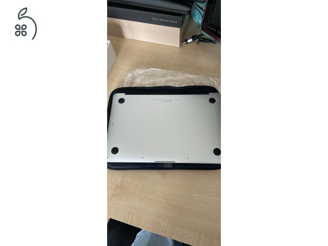 Macbook Air 2013 11-256GB- tartozékokkal