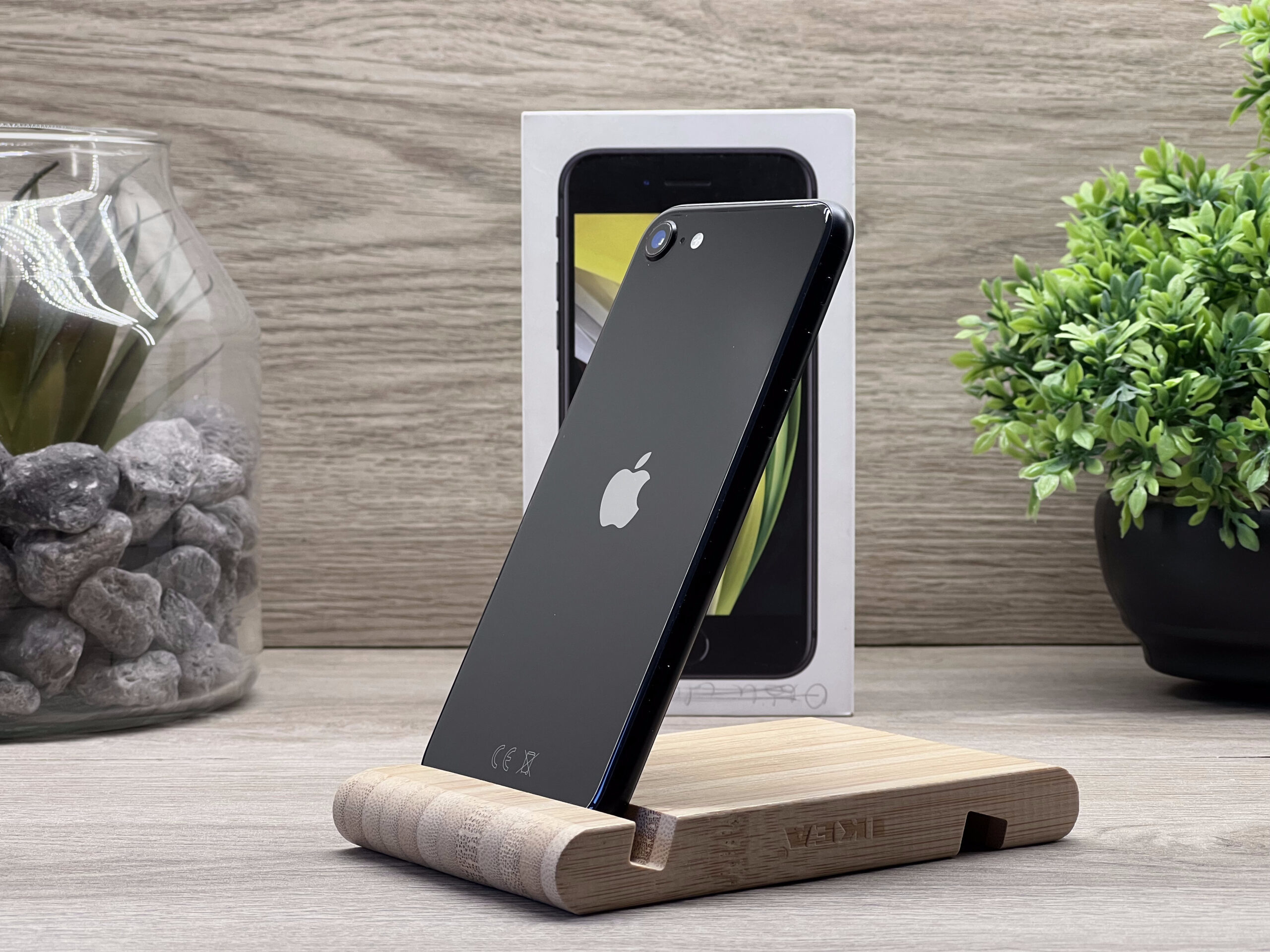 Hibátlan iPhone SE2020 Black 64GB 2 ÉV Garanciával Számlával Aksi 91%
