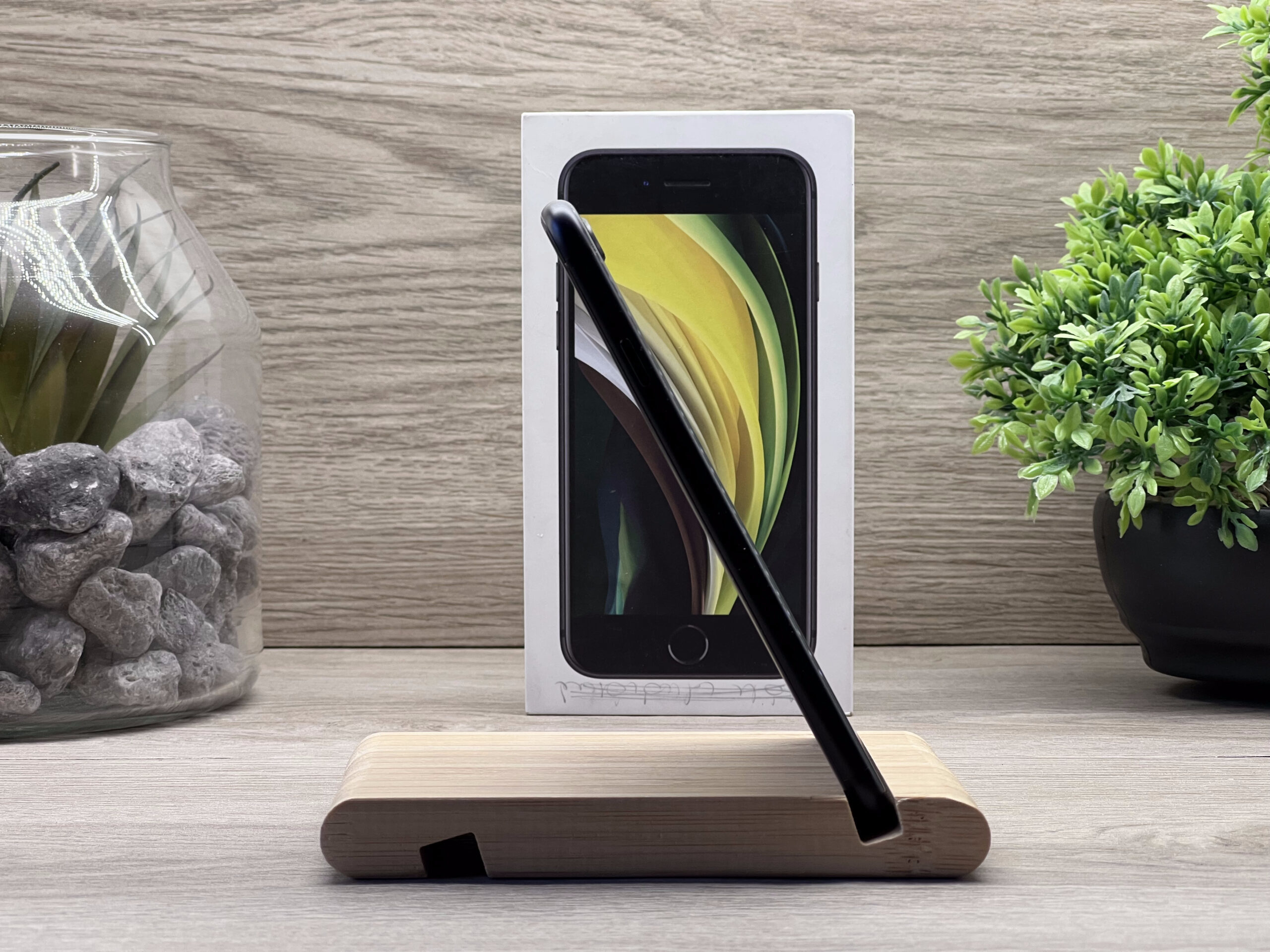 Hibátlan iPhone SE2020 Black 64GB 2 ÉV Garanciával Számlával Aksi 91%