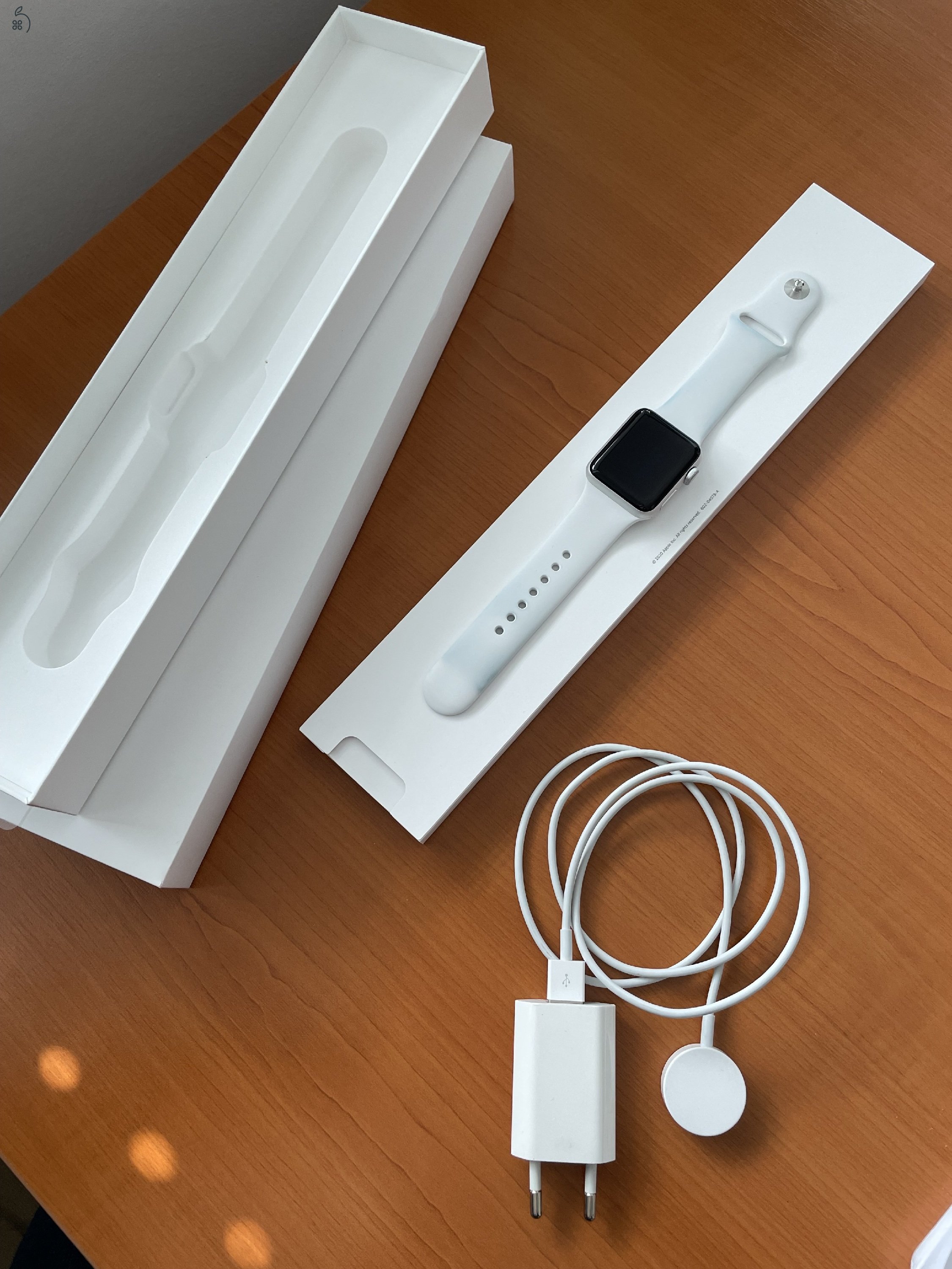 Fehér 38 mm Apple Watch Series 3