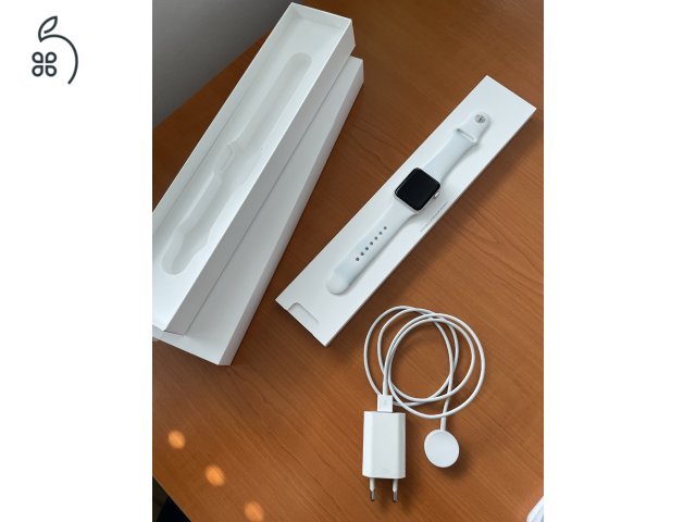 Fehér 38 mm Apple Watch Series 3
