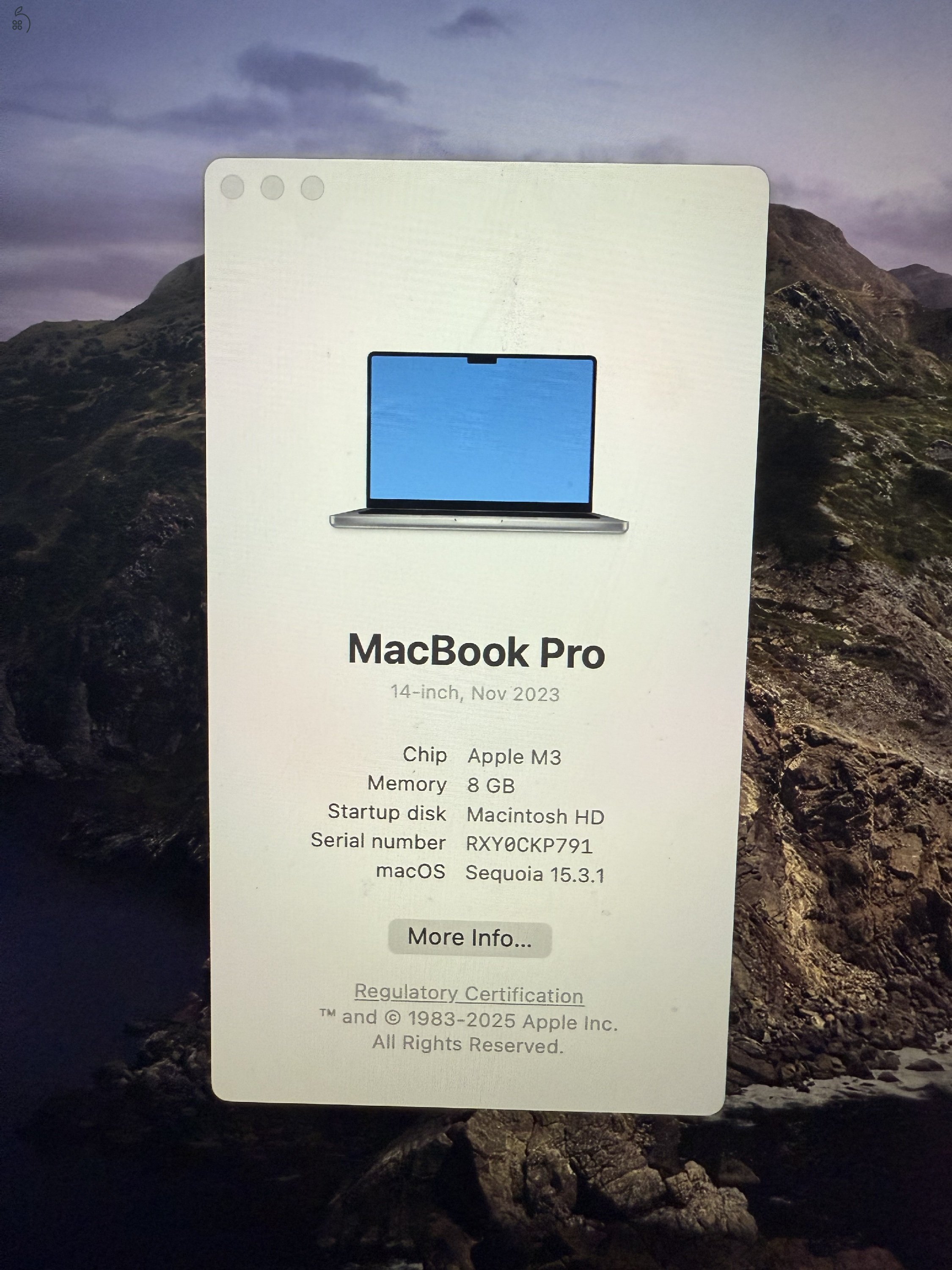 Eladó  MacBook Pro 14(M3 / 8GB / SSD 1TB) egérrel együtt.