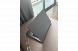 Eladó  MacBook Pro 14(M3 / 8GB / SSD 1TB) egérrel együtt.