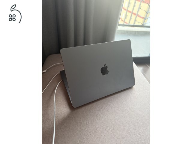 Eladó  MacBook Pro 14(M3 / 8GB / SSD 1TB) egérrel együtt.
