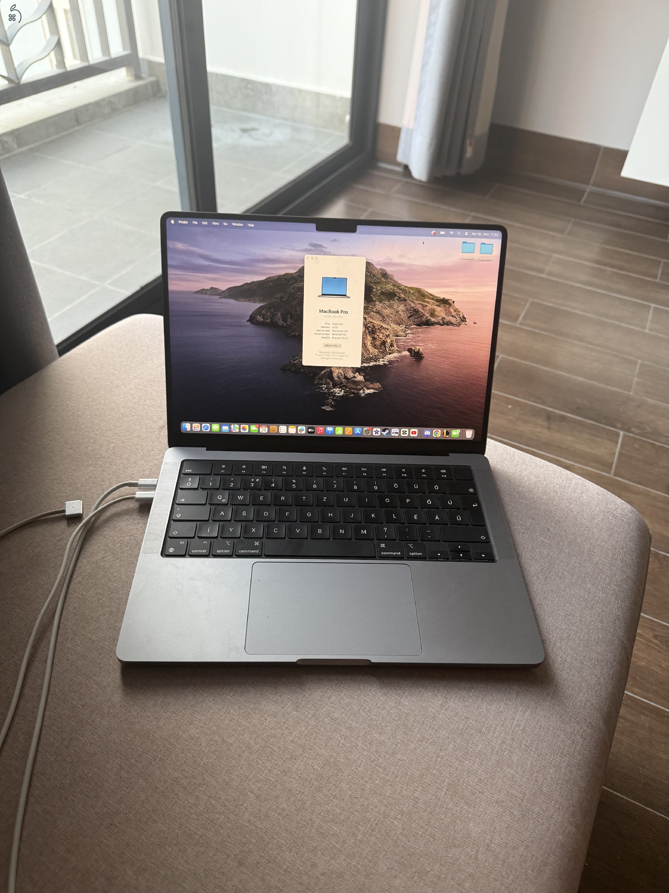 Eladó  MacBook Pro 14(M3 / 8GB / SSD 1TB) egérrel együtt.