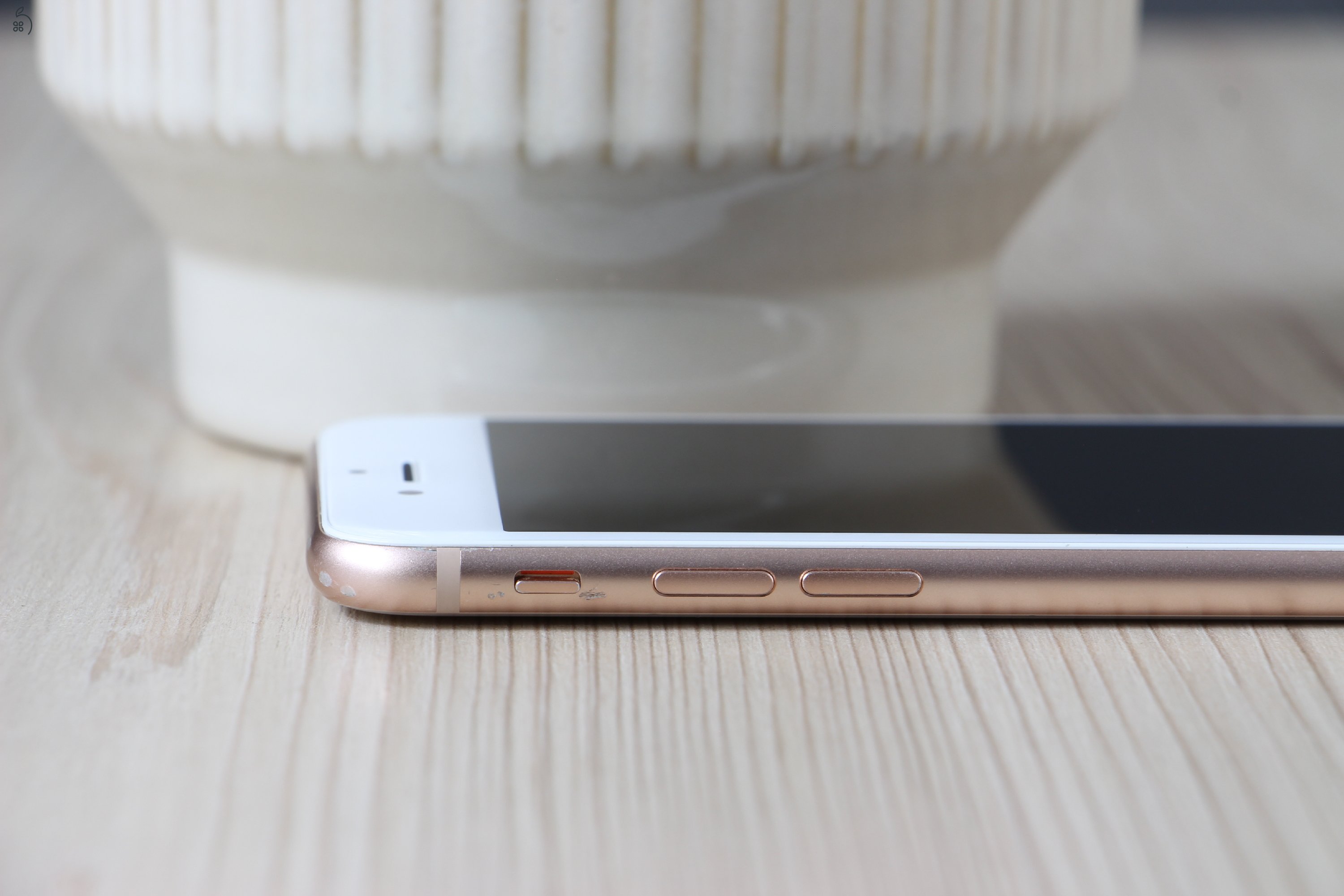  iPhone 8 64GB arany C+ US-6557
