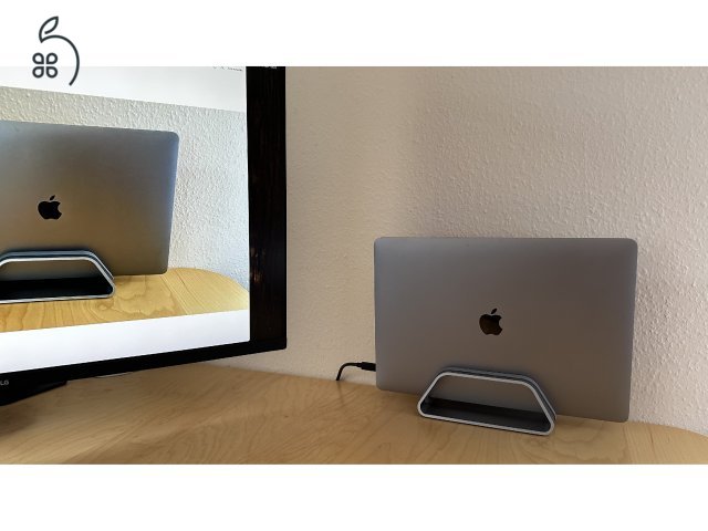 Eladó MacBook Pro 15” (2018) – i7 / 16GB / 512GB / Radeon 560X – csak külső monitorral használható