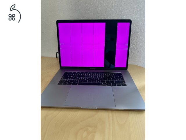 Eladó MacBook Pro 15” (2018) – i7 / 16GB / 512GB / Radeon 560X – csak külső monitorral használható
