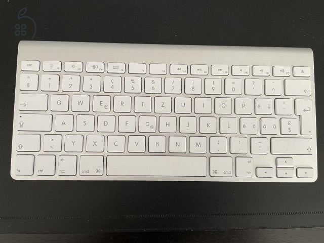 Apple vezeték-nélküli billentyűzet CH-kiosztással