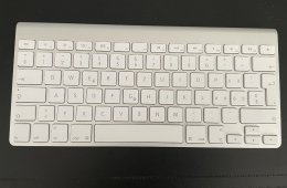 Apple vezeték-nélküli billentyűzet CH-kiosztással