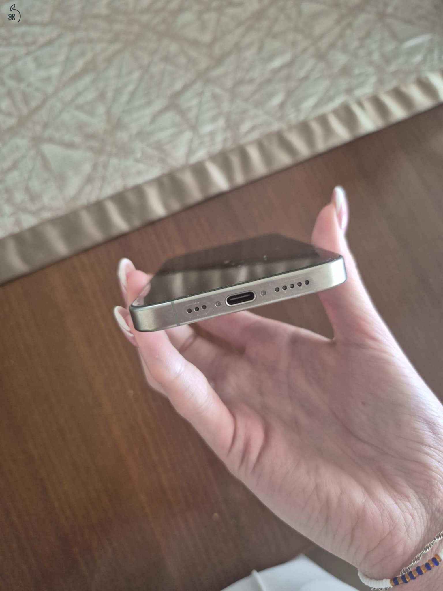Iphone 15 pro,natúr titán, 256gb,87%,hibátlan