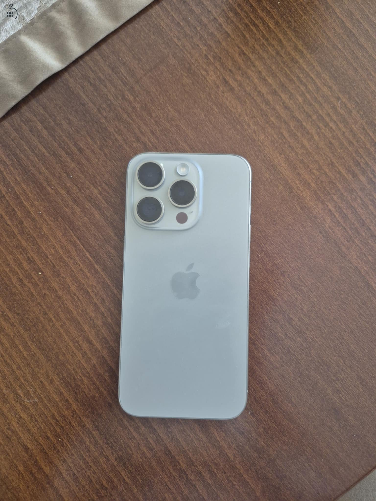 Iphone 15 pro,natúr titán, 256gb,87%,hibátlan