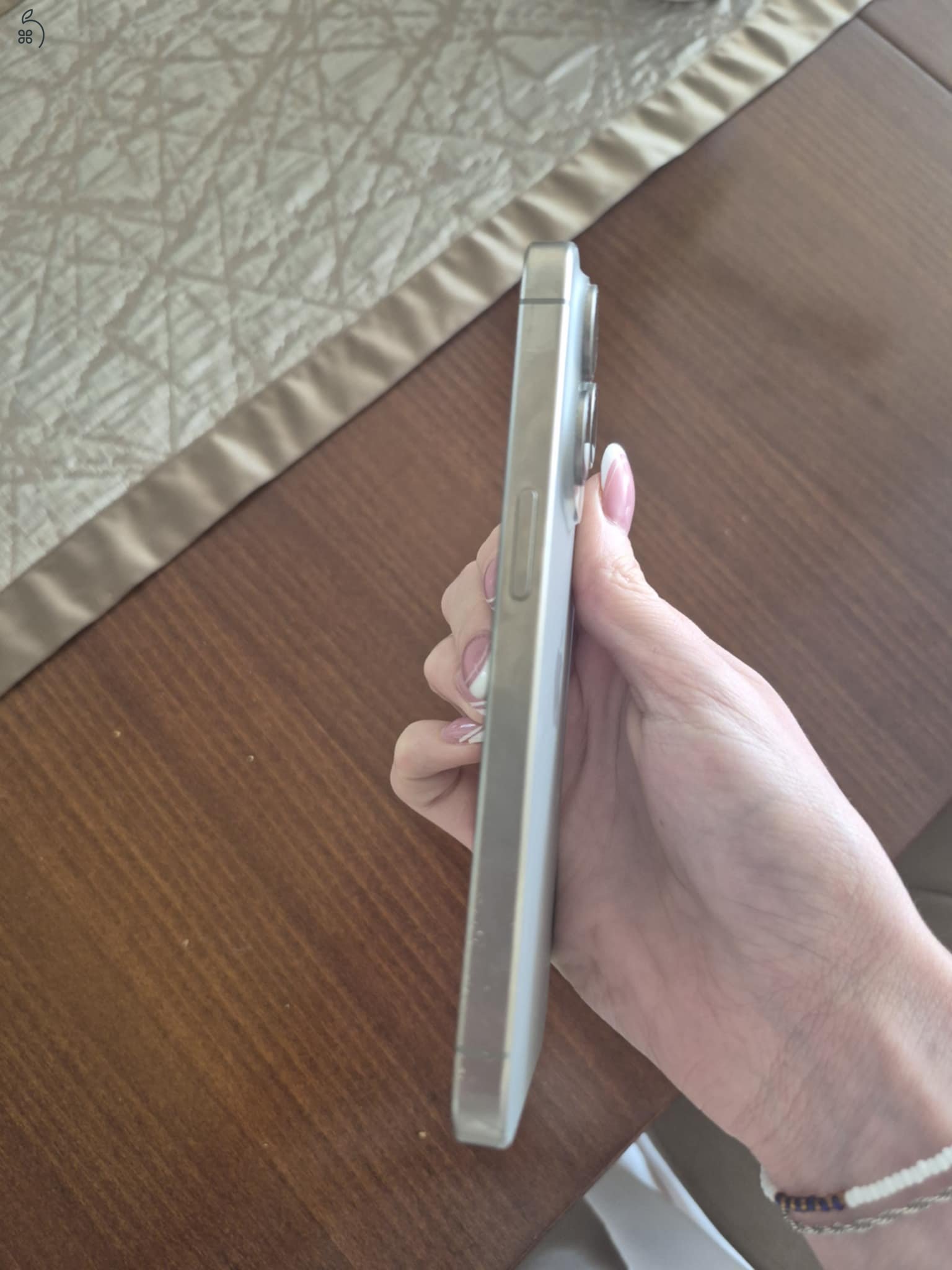 Iphone 15 pro,natúr titán, 256gb,87%,hibátlan