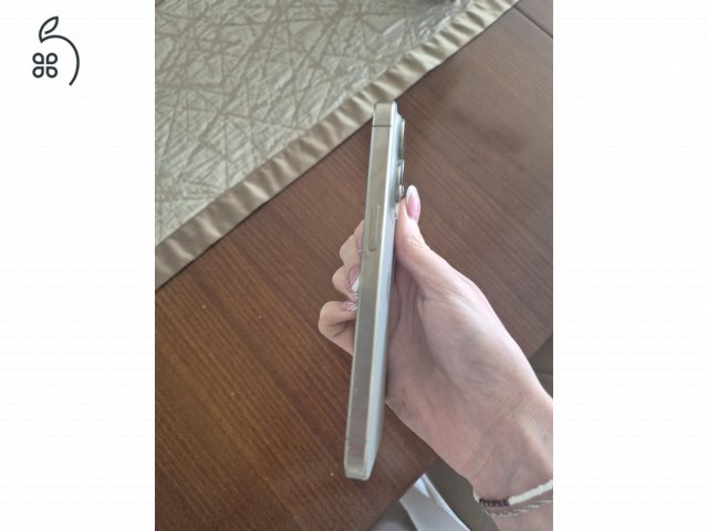 Iphone 15 pro,natúr titán, 256gb,87%,hibátlan