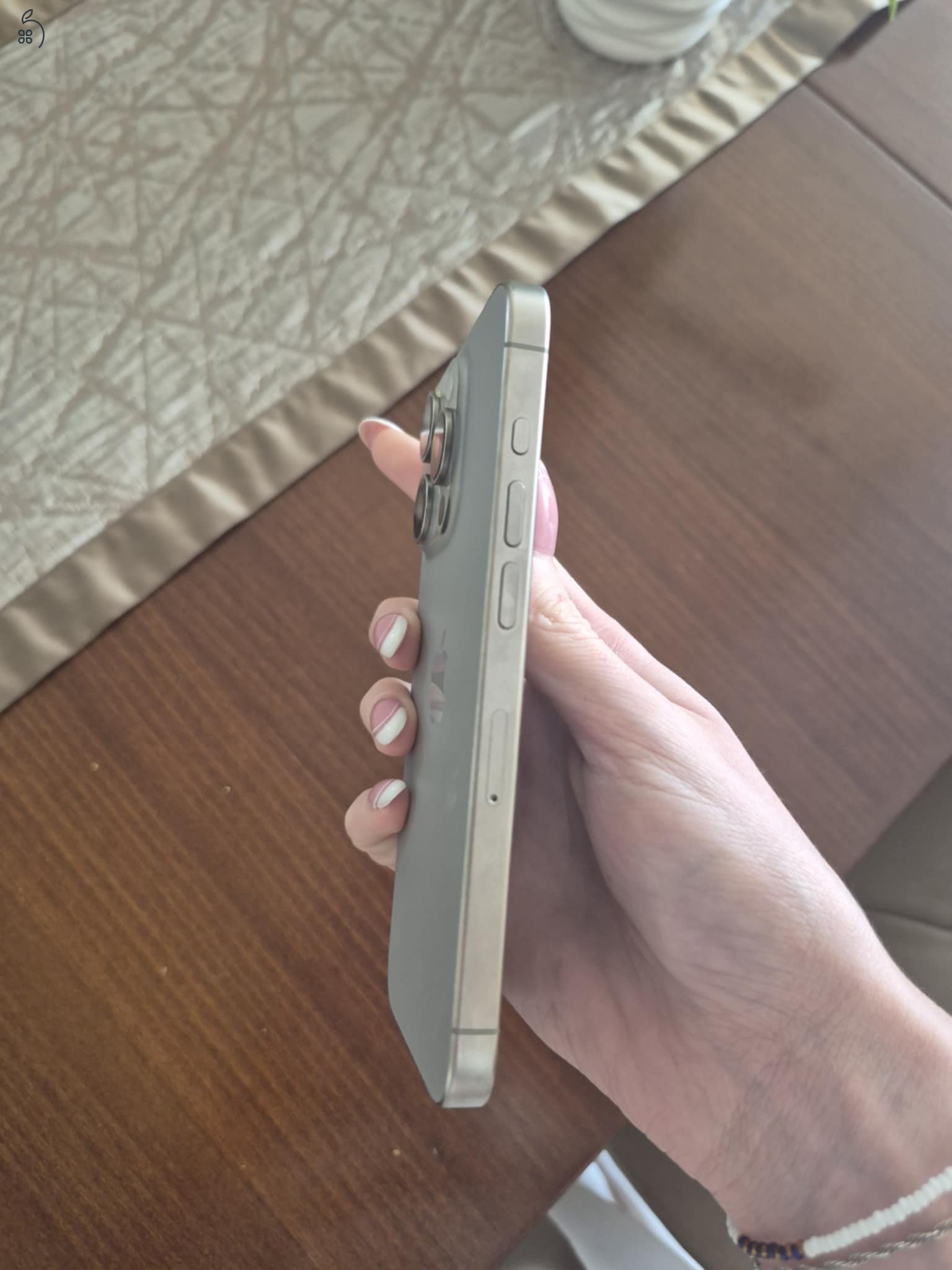 Iphone 15 pro,natúr titán, 256gb,87%,hibátlan