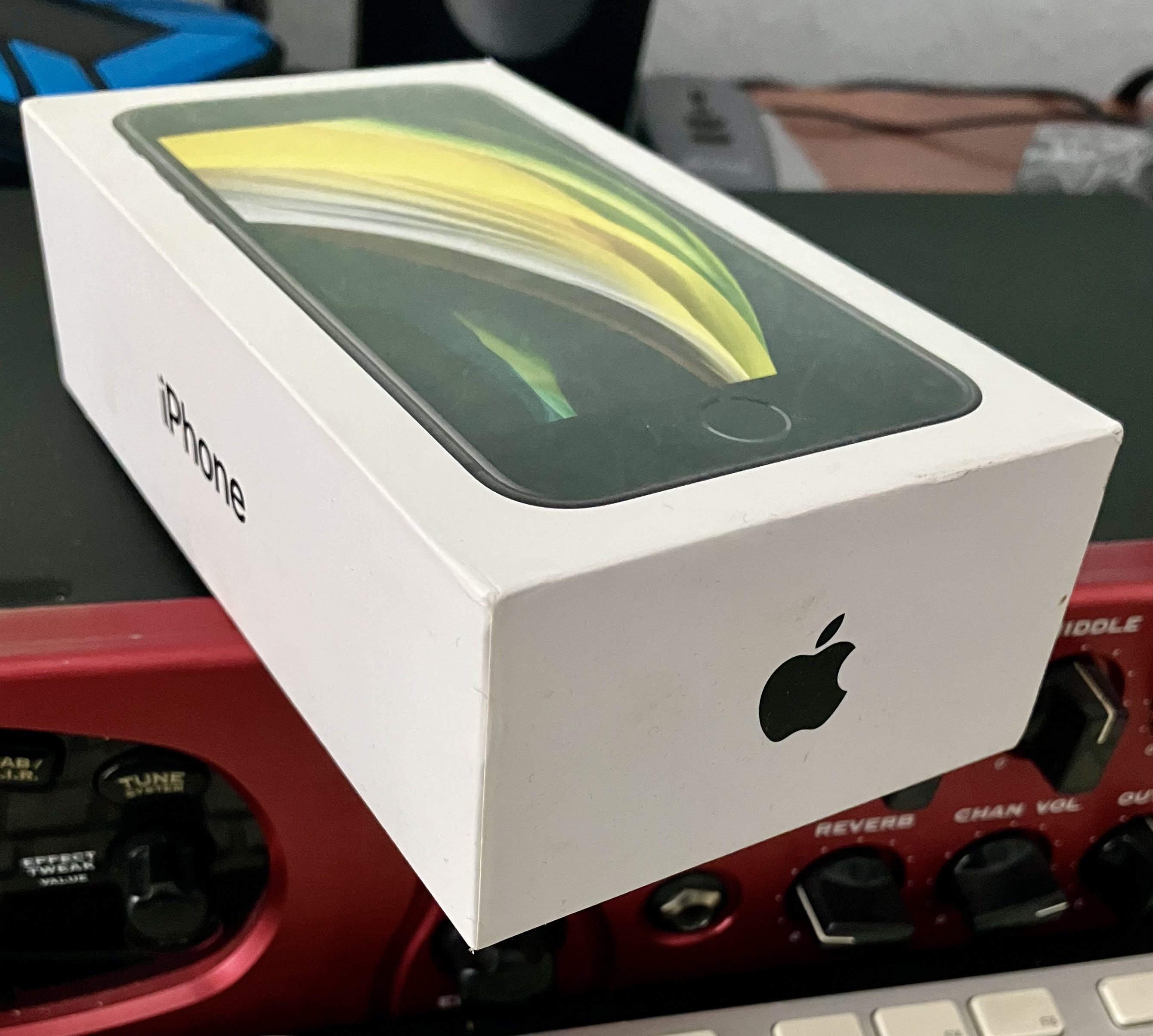 iPhone SE 2020, 128GB, Black, One függő 