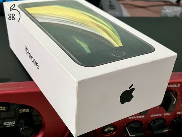 iPhone SE 2020, 128GB, Black, One függő 