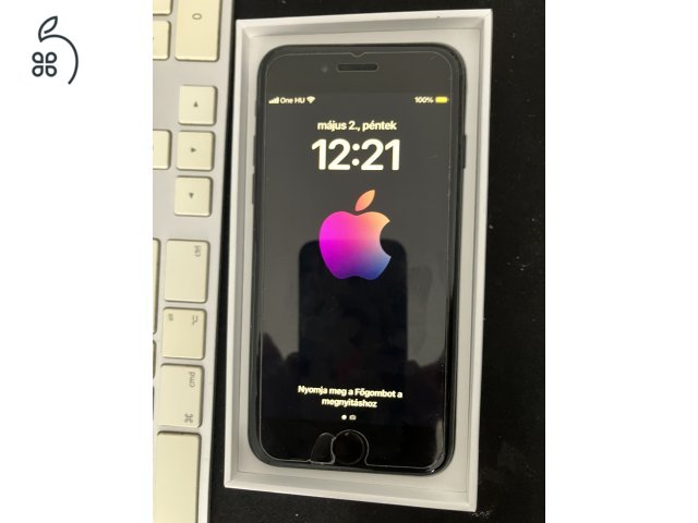 iPhone SE 2020, 128GB, Black, One függő 
