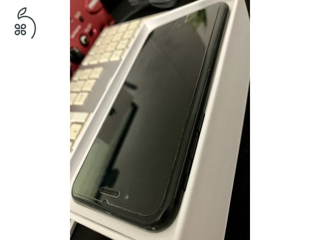 iPhone SE 2020, 128GB, Black, One függő 