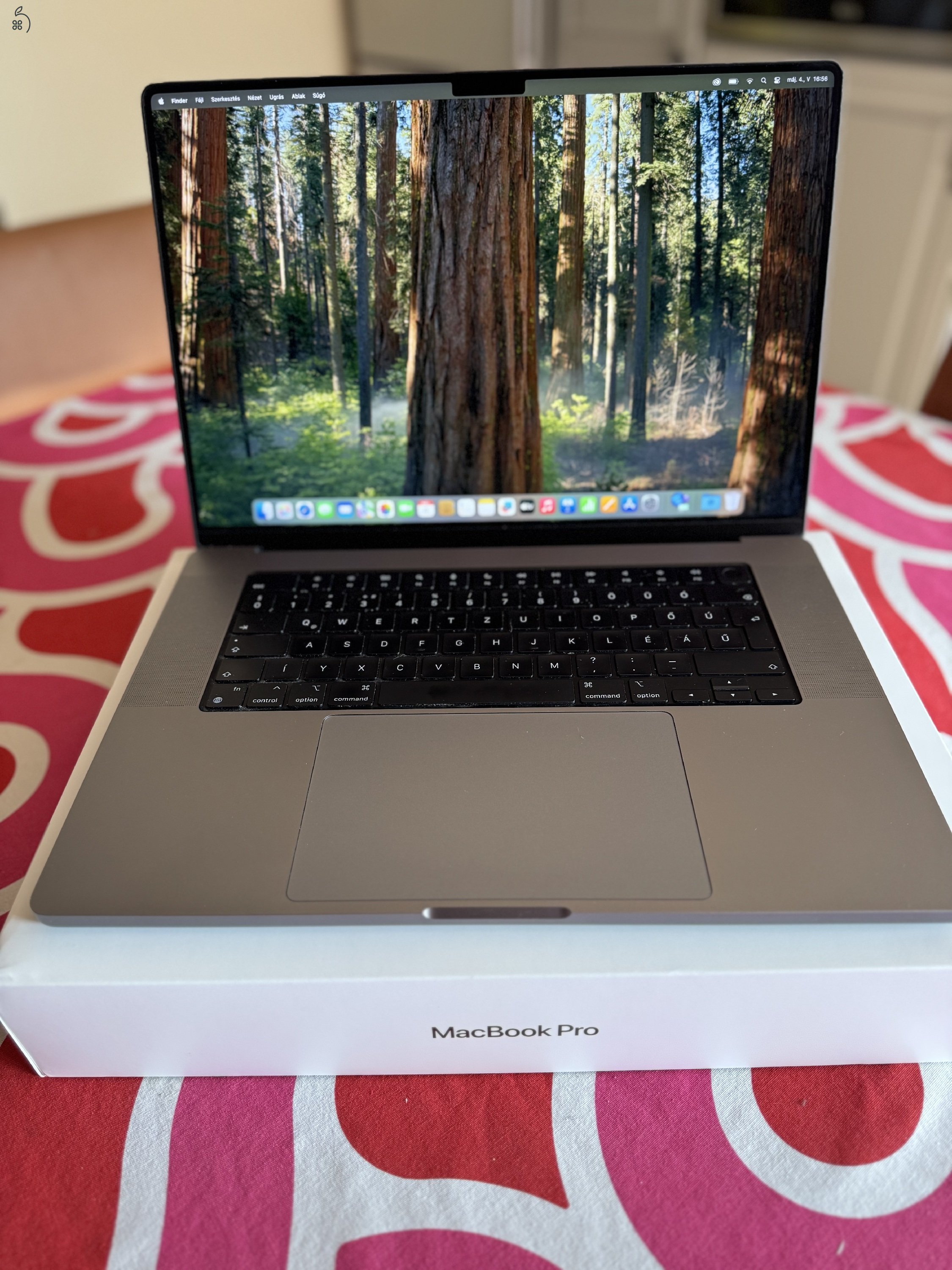 MacBook Pro 16 col 2021, M1 Max 10c/32c 32GB RAM, 1TB GB SSD eladó