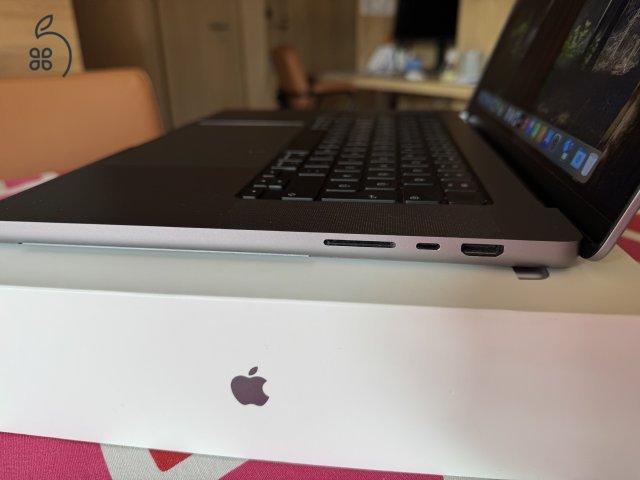 MacBook Pro 16 col 2021, M1 Max 10c/32c 32GB RAM, 1TB GB SSD eladó
