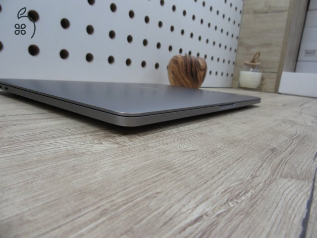 Apple Macbook Pro 13 M1 - 2020 - Használt, megkímélt