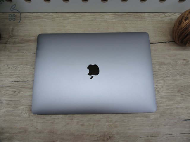 Apple Macbook Pro 13 M1 - 2020 - Használt, megkímélt