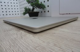 Apple Macbook Air 15 M2 - 2022 - Használt, karcmentes