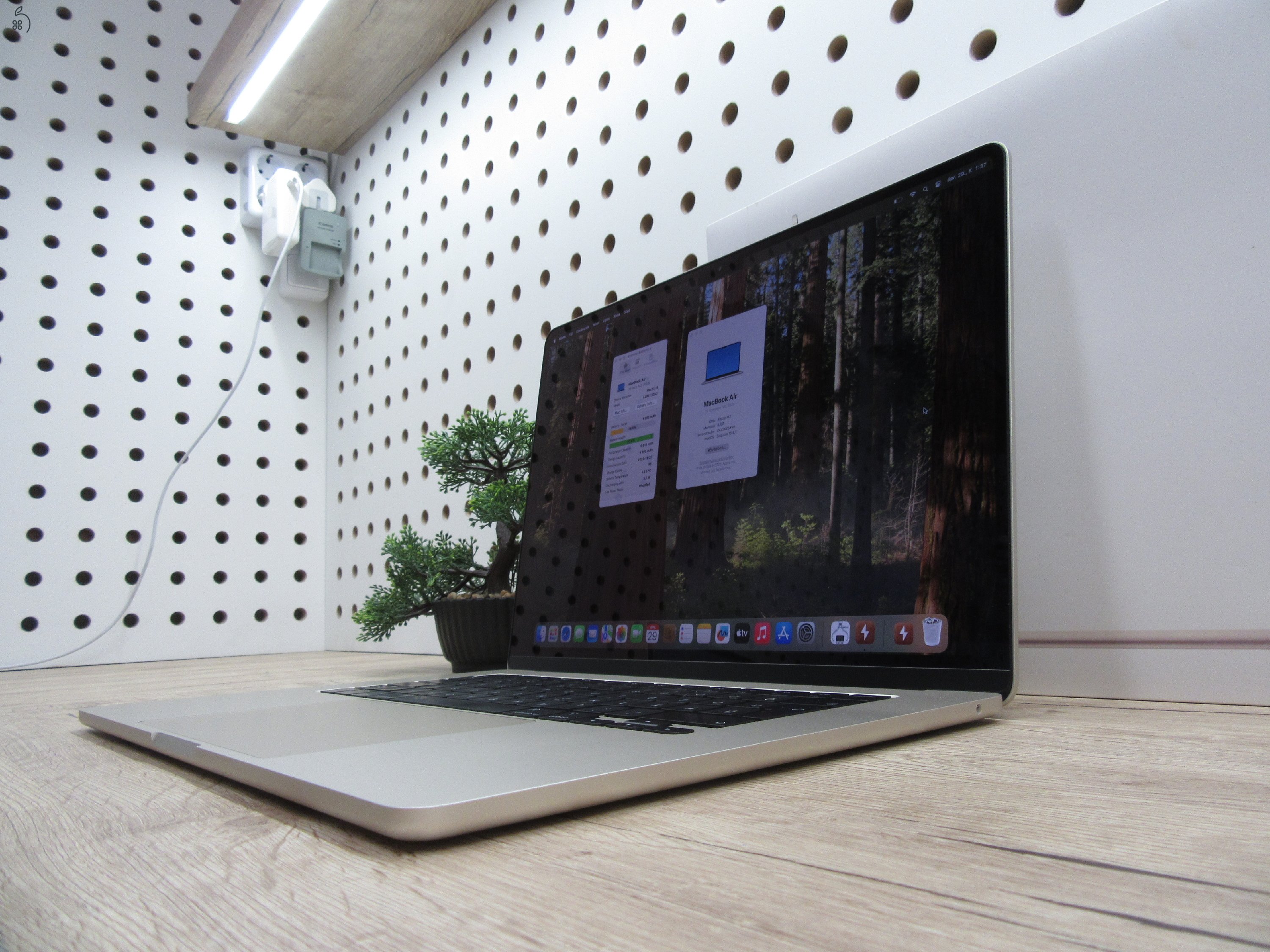 Apple Macbook Air 15 M2 - 2022 - Használt, karcmentes