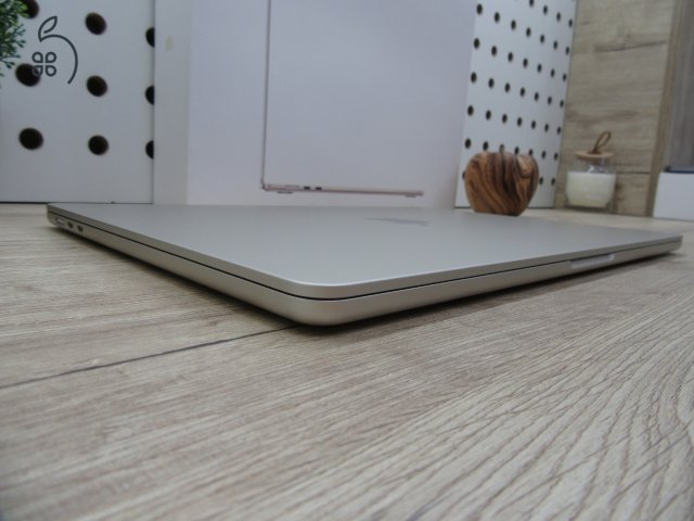 Apple Macbook Air 15 M2 - 2022 - Használt, karcmentes