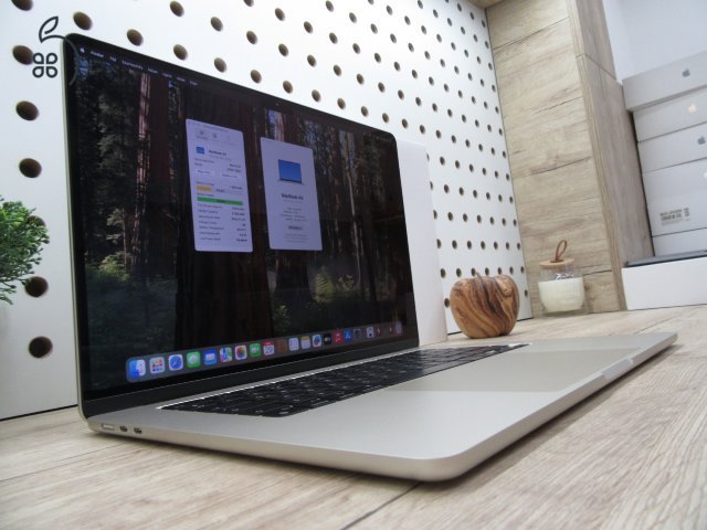 Apple Macbook Air 15 M2 - 2022 - Használt, karcmentes