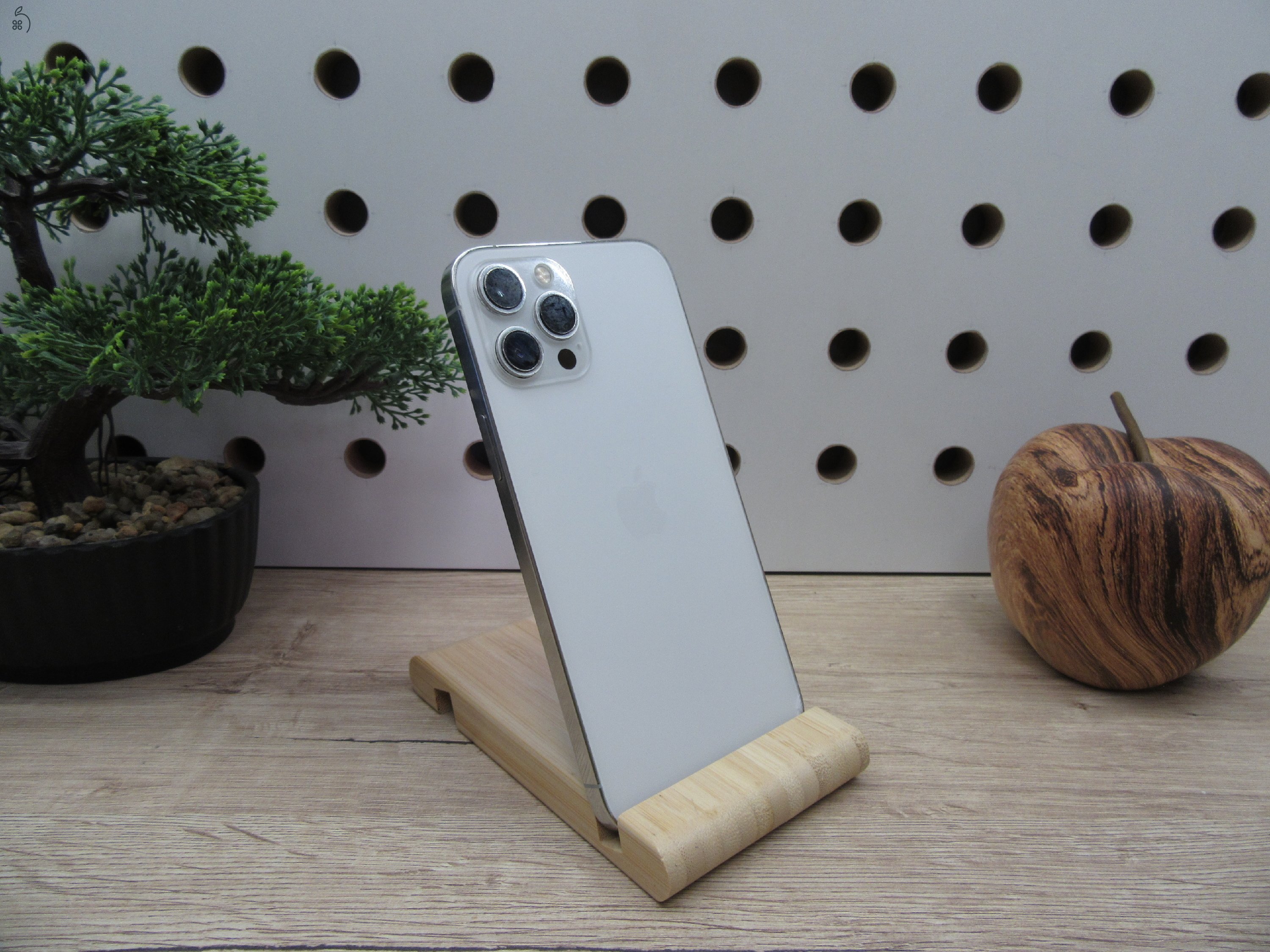 Apple iPhone 12 Pro Max - Silver - Használt, megkímélt