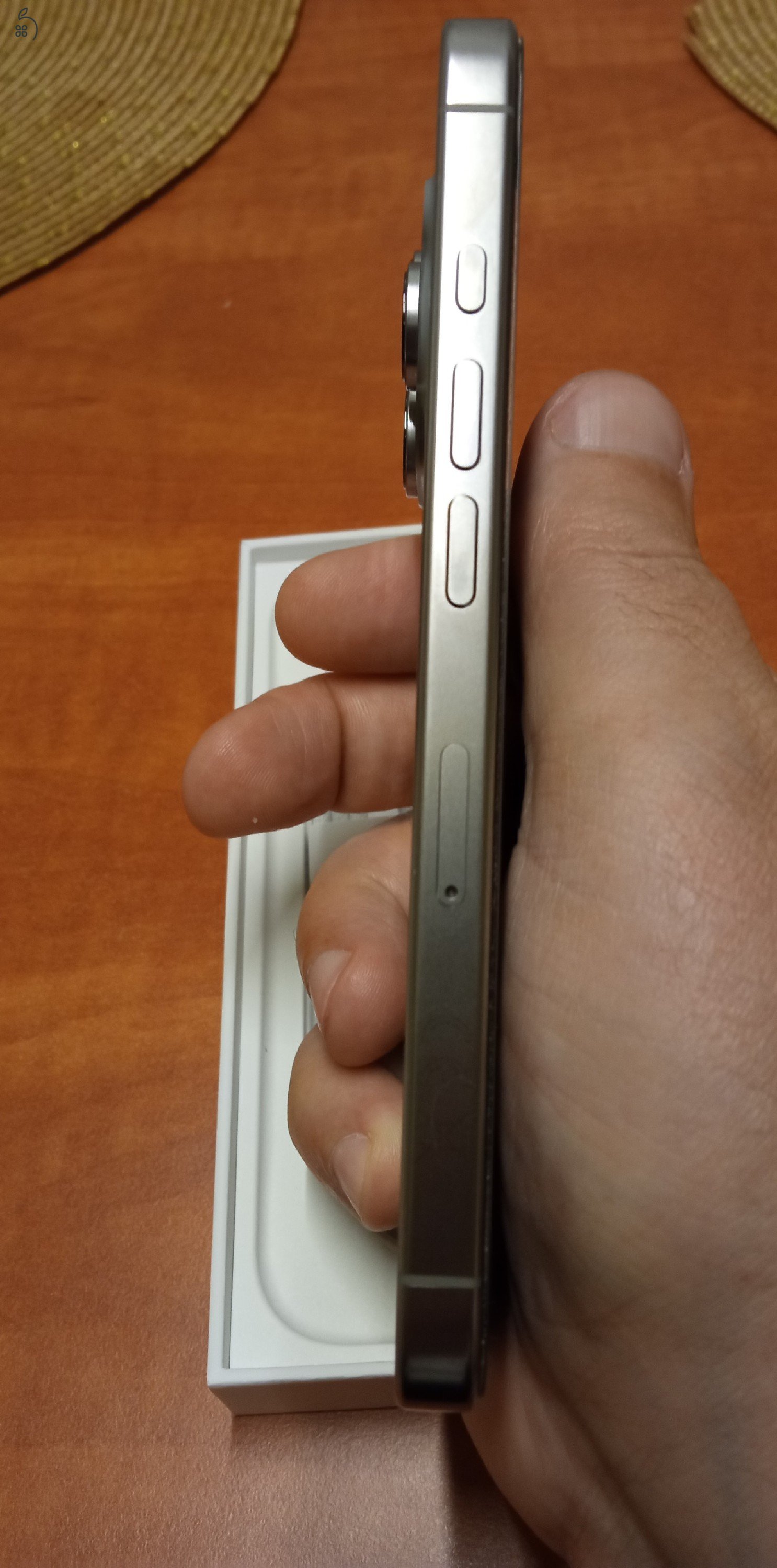 1 hetes iPhone 16 Pro 128Gb natúr titán eladó