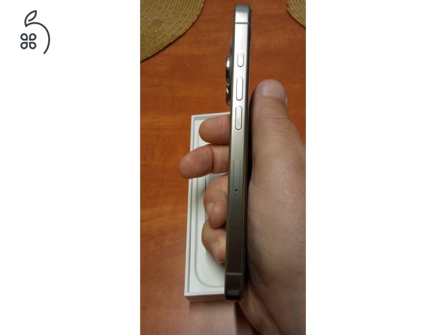 1 hetes iPhone 16 Pro 128Gb natúr titán eladó