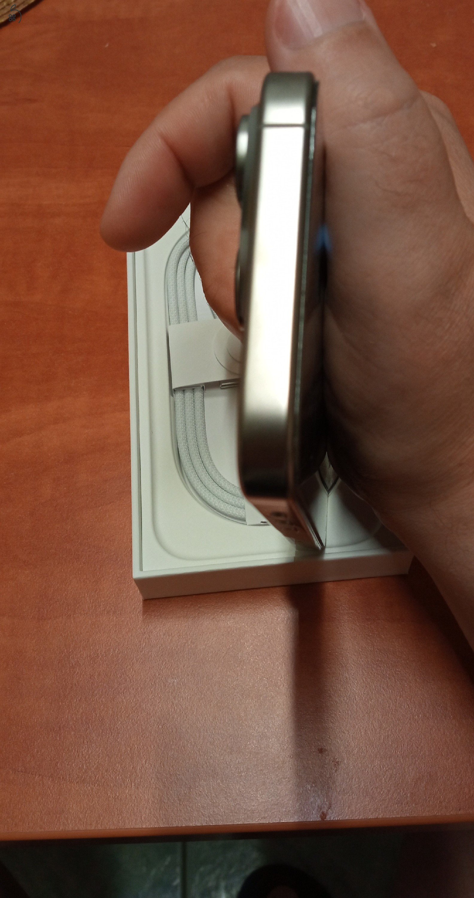 1 hetes iPhone 16 Pro 128Gb natúr titán eladó