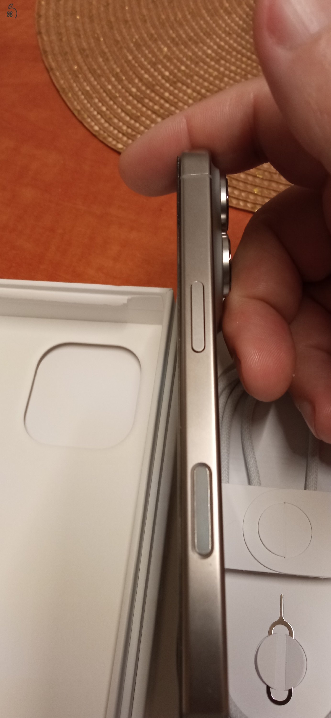 1 hetes iPhone 16 Pro 128Gb natúr titán eladó