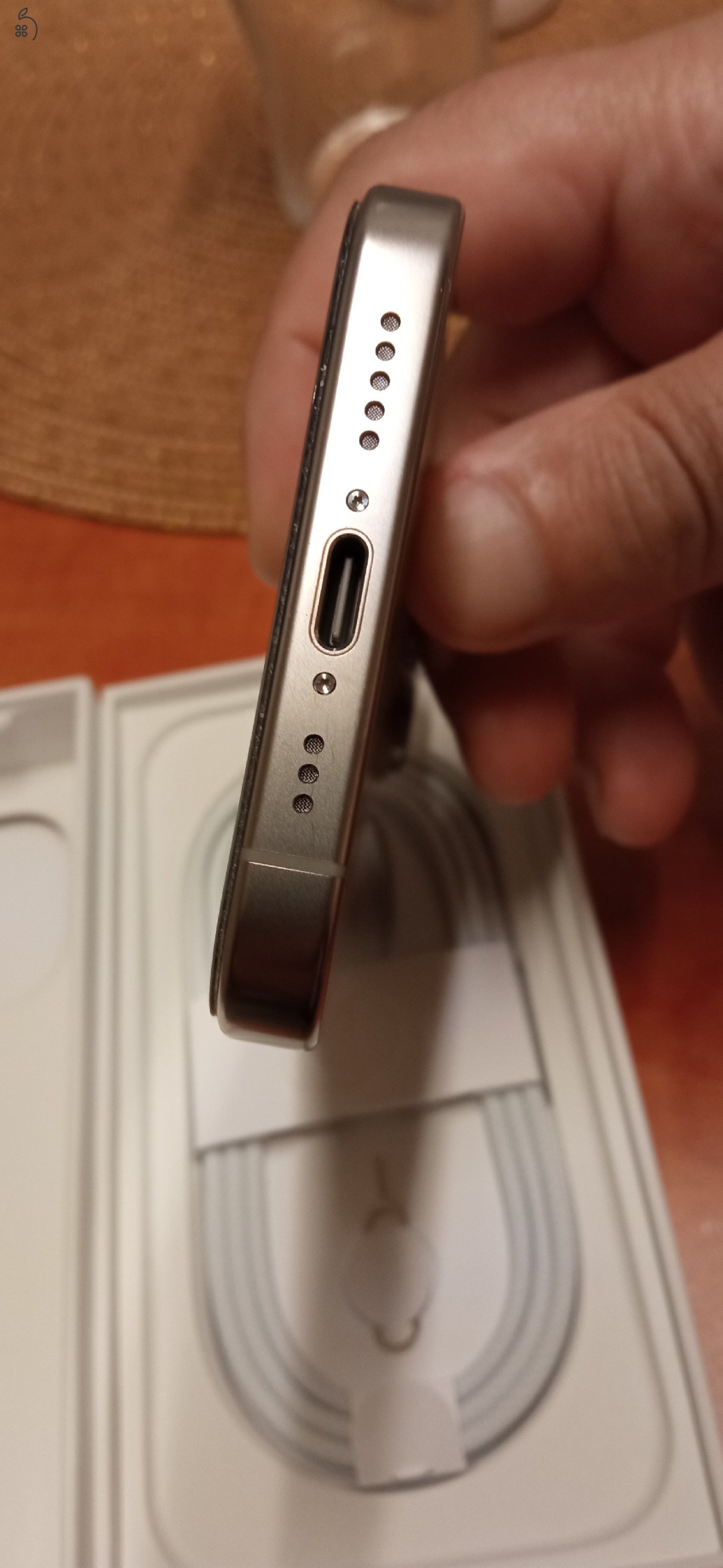 1 hetes iPhone 16 Pro 128Gb natúr titán eladó
