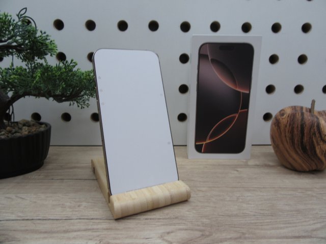 Apple iPhone 16 Pro Max - Desert Titanium - Új, kipróbált