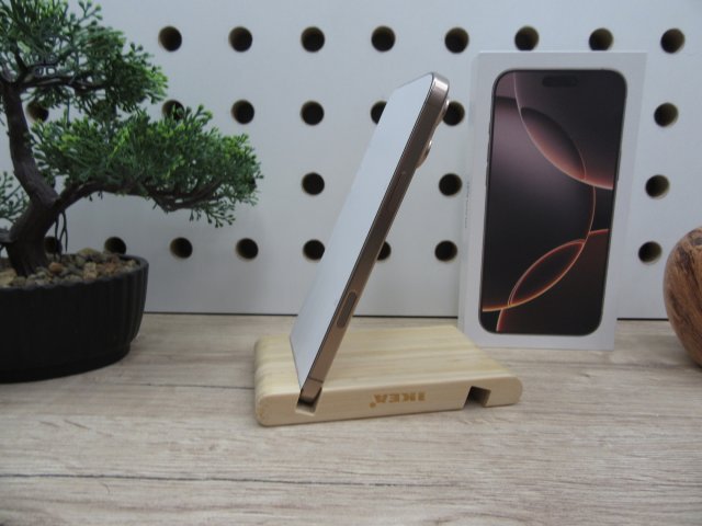 Apple iPhone 16 Pro Max - Desert Titanium - Új, kipróbált
