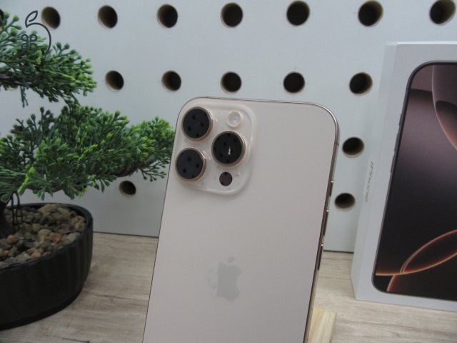Apple iPhone 16 Pro Max - Desert Titanium - Új, kipróbált
