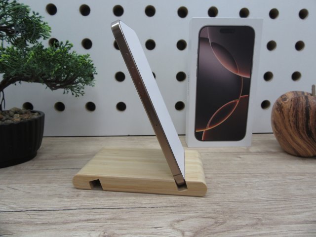 Apple iPhone 16 Pro Max - Desert Titanium - Új, kipróbált
