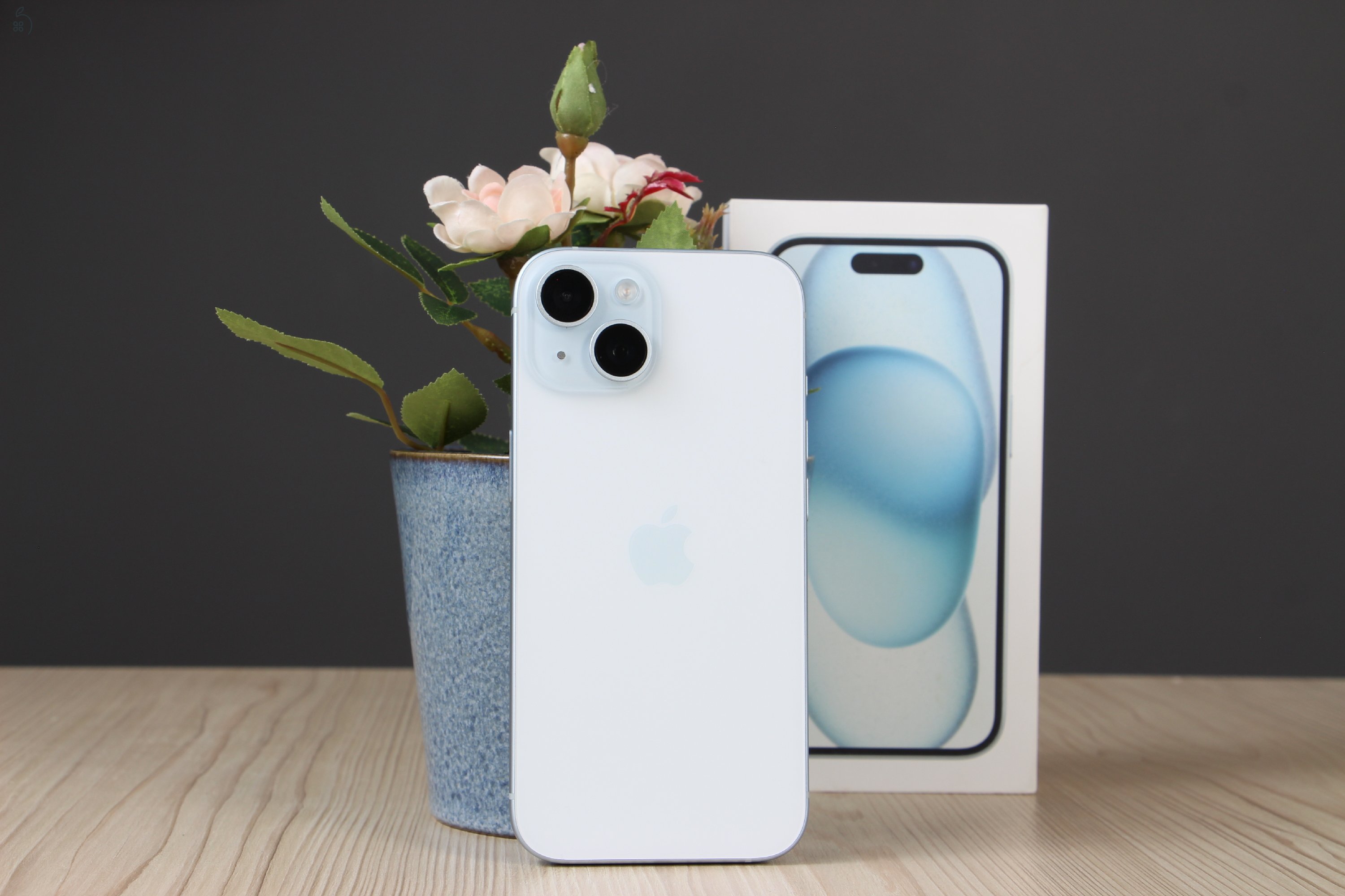 Újszerű iPhone 15 128GB kék US-6630